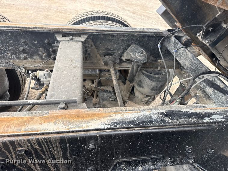 image for item DQ4221 2022 Peterbilt 579 dump truck