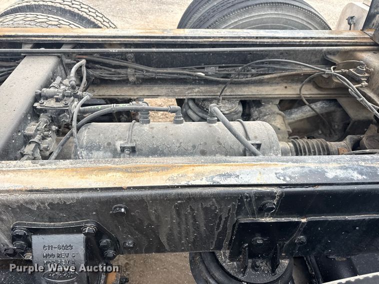 image for item DQ4221 2022 Peterbilt 579 dump truck