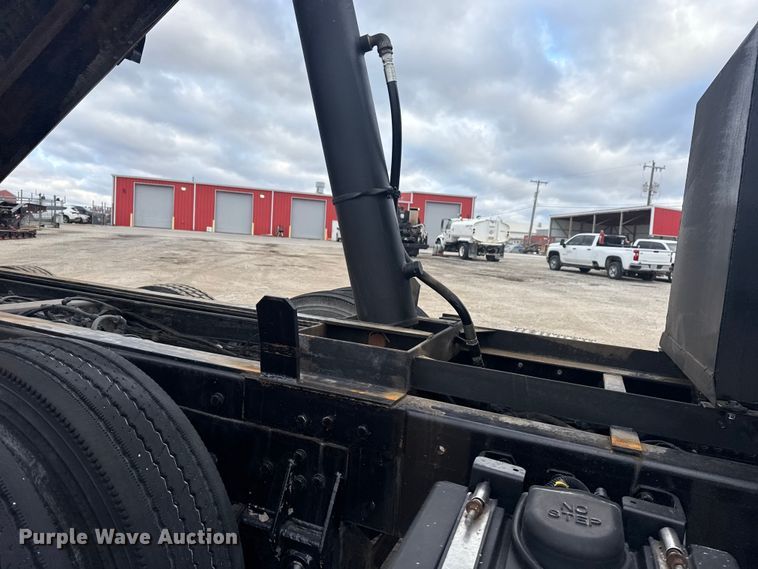 image for item DQ4221 2022 Peterbilt 579 dump truck