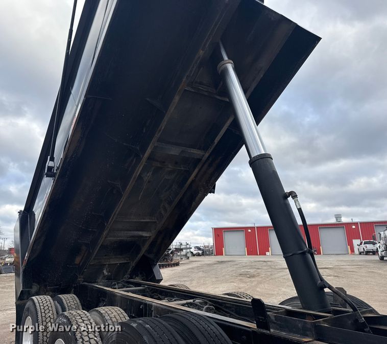 image for item DQ4221 2022 Peterbilt 579 dump truck