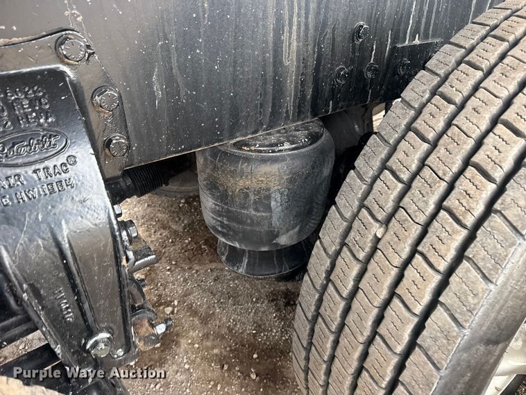 image for item DQ4221 2022 Peterbilt 579 dump truck