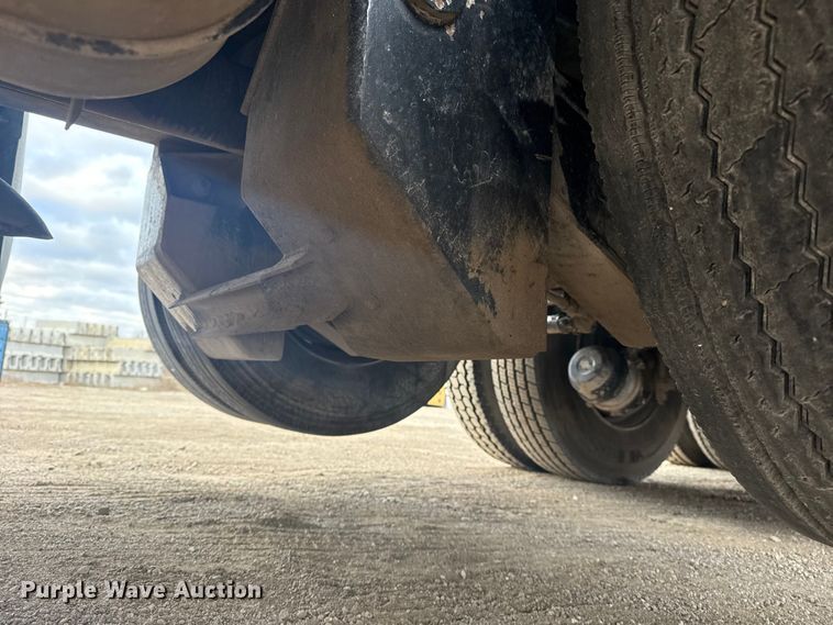 image for item DQ4221 2022 Peterbilt 579 dump truck