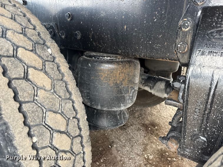 image for item DQ4221 2022 Peterbilt 579 dump truck