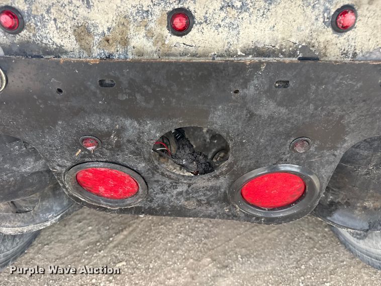 image for item DQ4221 2022 Peterbilt 579 dump truck