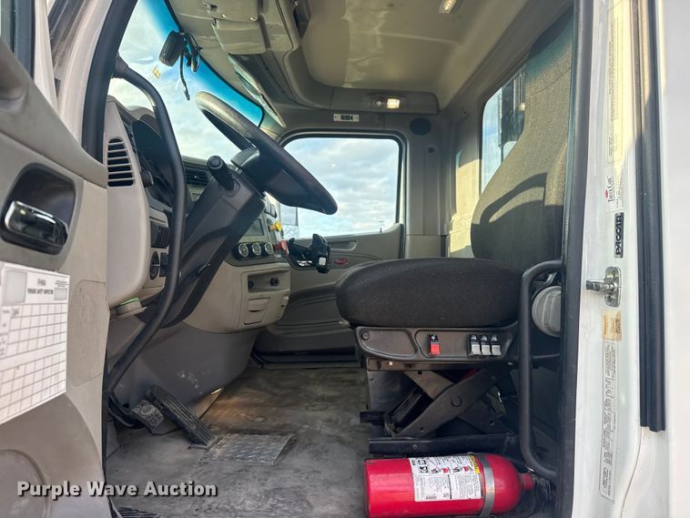 image for item DQ4221 2022 Peterbilt 579 dump truck