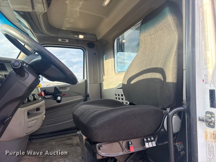 image for item DQ4221 2022 Peterbilt 579 dump truck