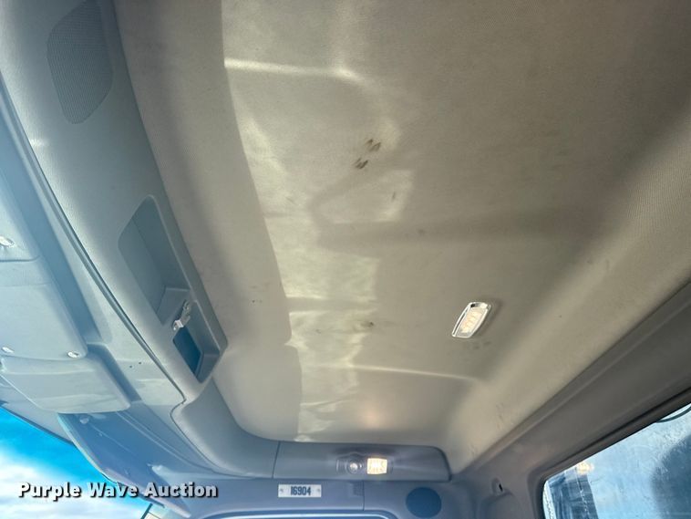 image for item DQ4221 2022 Peterbilt 579 dump truck