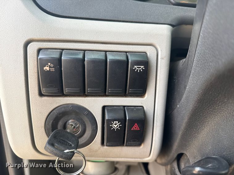 image for item DQ4221 2022 Peterbilt 579 dump truck