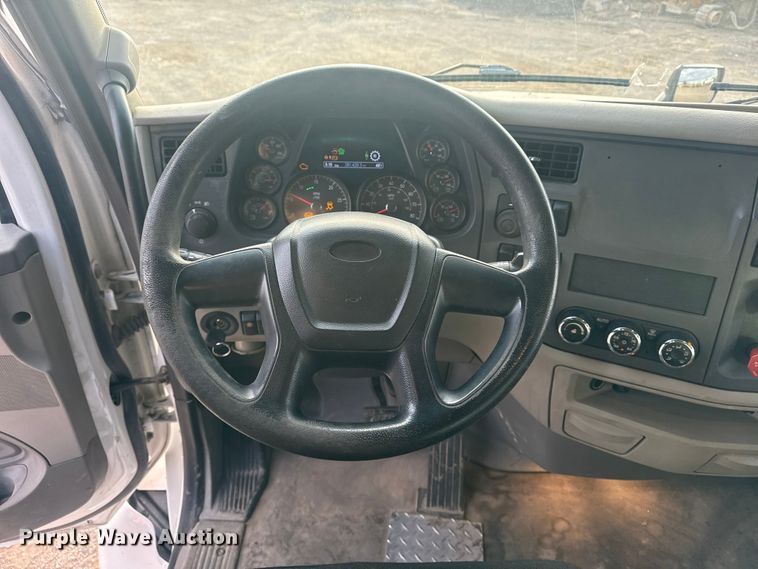 image for item DQ4221 2022 Peterbilt 579 dump truck