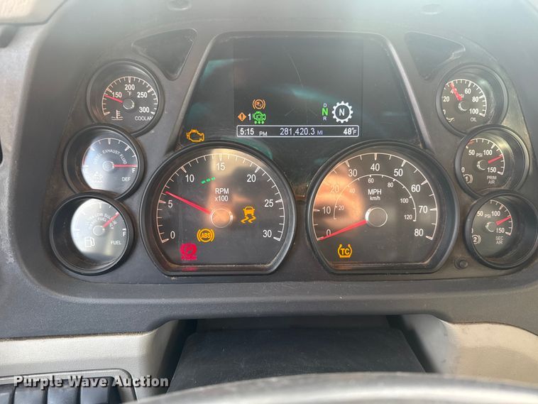 image for item DQ4221 2022 Peterbilt 579 dump truck