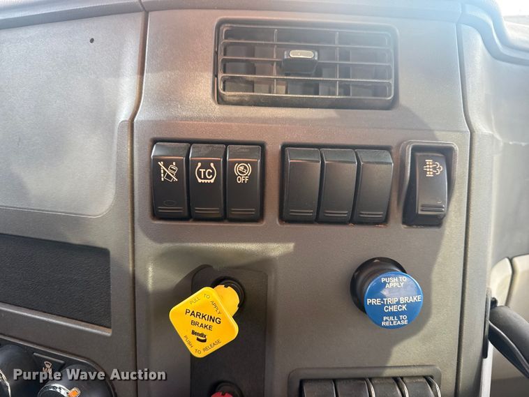 image for item DQ4221 2022 Peterbilt 579 dump truck