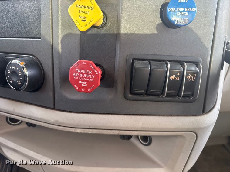 image for item DQ4221 2022 Peterbilt 579 dump truck