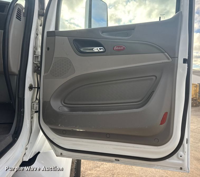 image for item DQ4221 2022 Peterbilt 579 dump truck