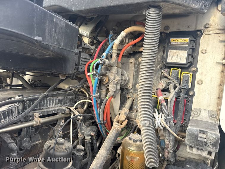 image for item DQ4221 2022 Peterbilt 579 dump truck