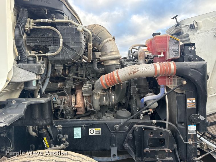 image for item DQ4221 2022 Peterbilt 579 dump truck