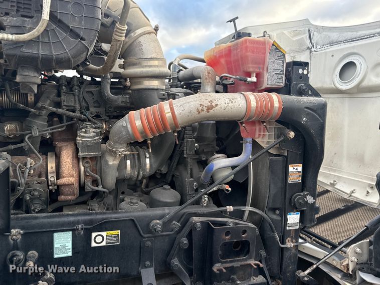 image for item DQ4221 2022 Peterbilt 579 dump truck