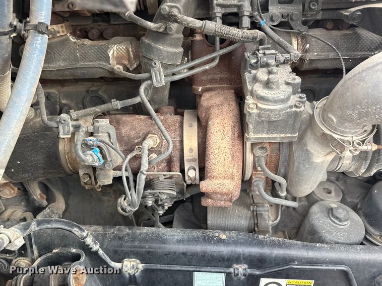 image for item DQ4221 2022 Peterbilt 579 dump truck