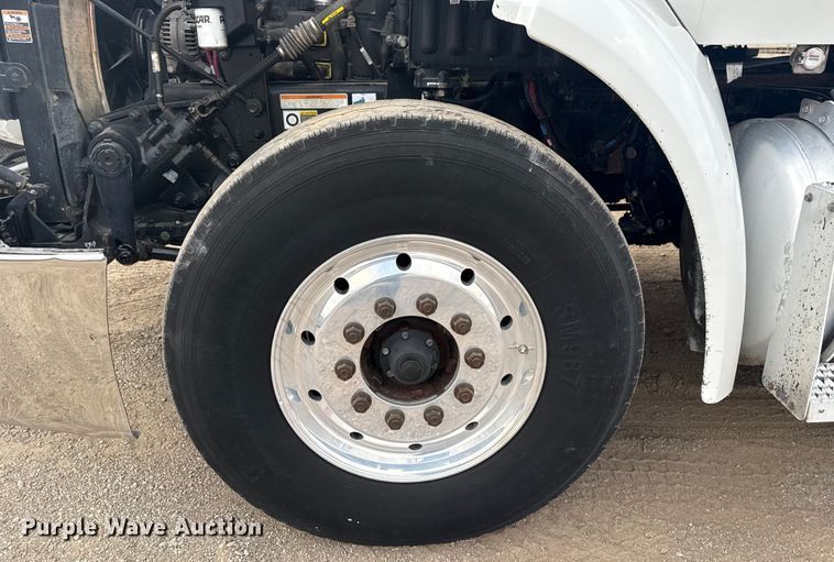 image for item DQ4221 2022 Peterbilt 579 dump truck