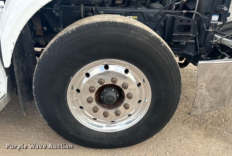 image for item DQ4221 2022 Peterbilt 579 dump truck