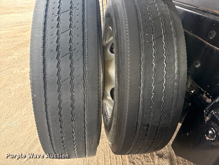 image for item DQ4221 2022 Peterbilt 579 dump truck