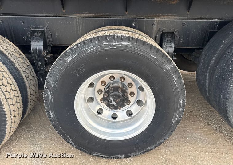 image for item DQ4221 2022 Peterbilt 579 dump truck