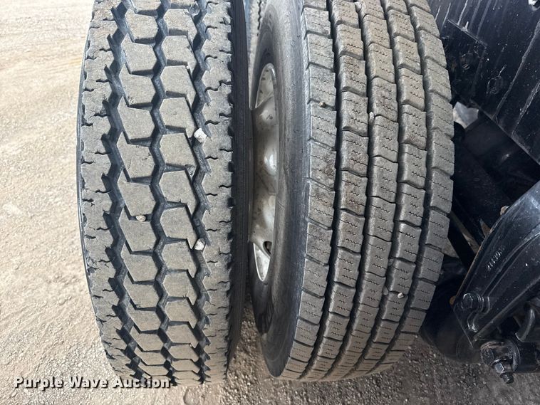 image for item DQ4221 2022 Peterbilt 579 dump truck