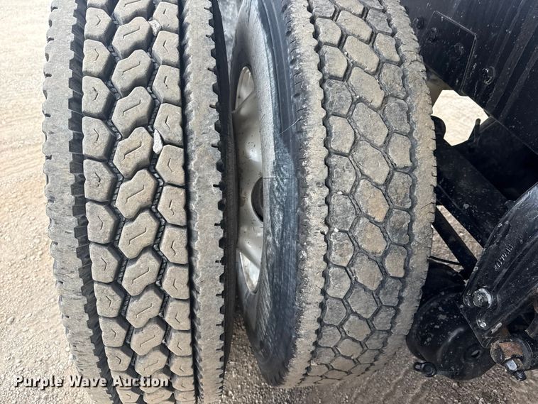 image for item DQ4221 2022 Peterbilt 579 dump truck