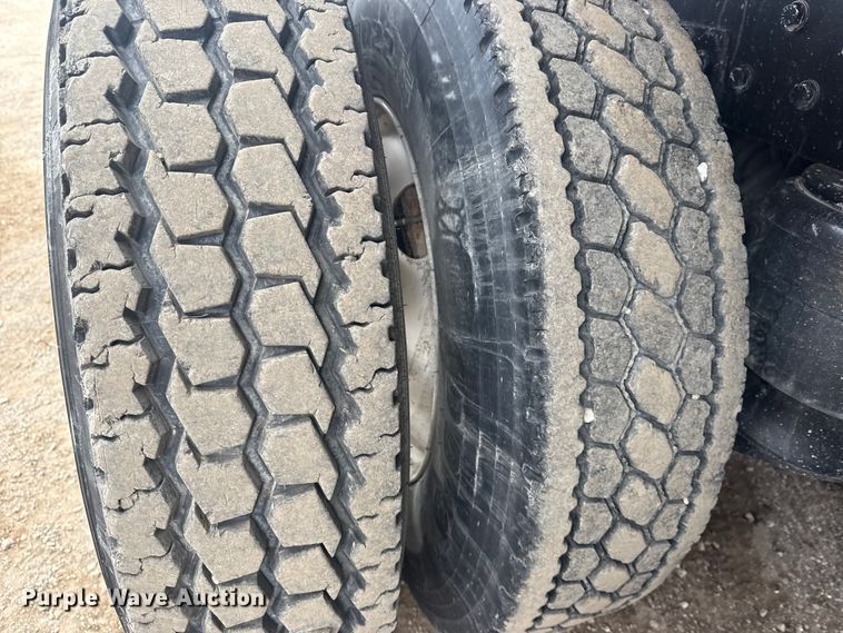 image for item DQ4221 2022 Peterbilt 579 dump truck