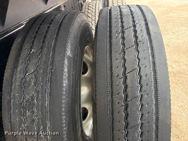 image for item DQ4221 2022 Peterbilt 579 dump truck