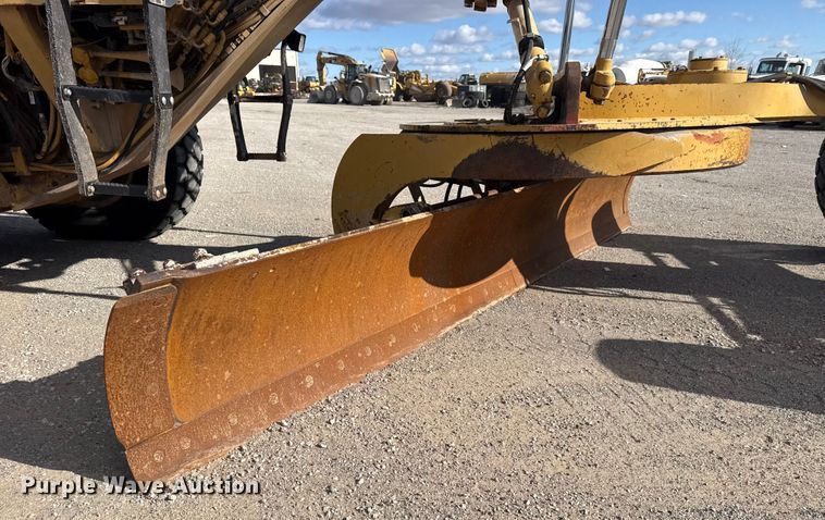 image for item DQ4226 2006 Caterpillar 160H motor grader