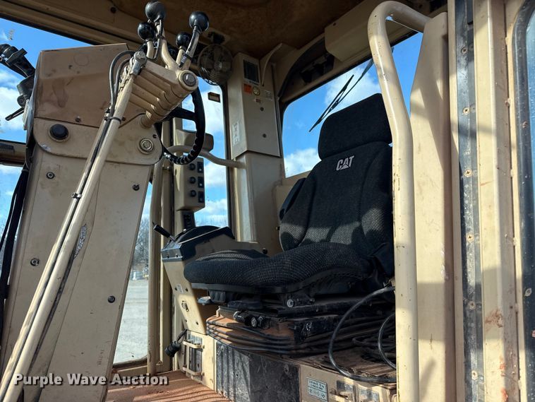 image for item DQ4226 2006 Caterpillar 160H motor grader