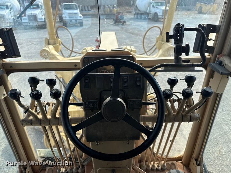 image for item DQ4226 2006 Caterpillar 160H motor grader