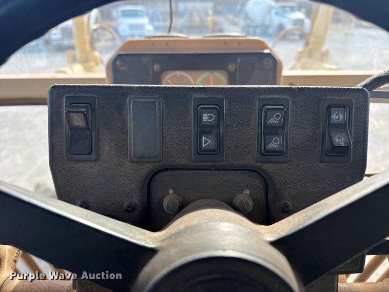 image for item DQ4226 2006 Caterpillar 160H motor grader