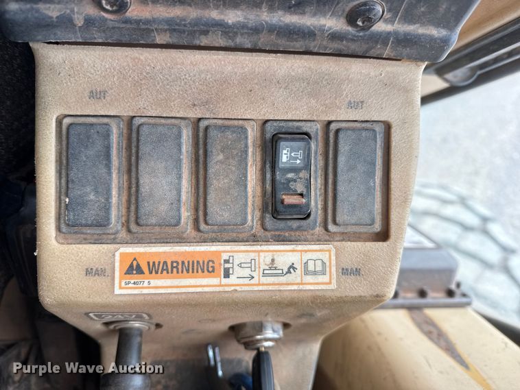 image for item DQ4226 2006 Caterpillar 160H motor grader