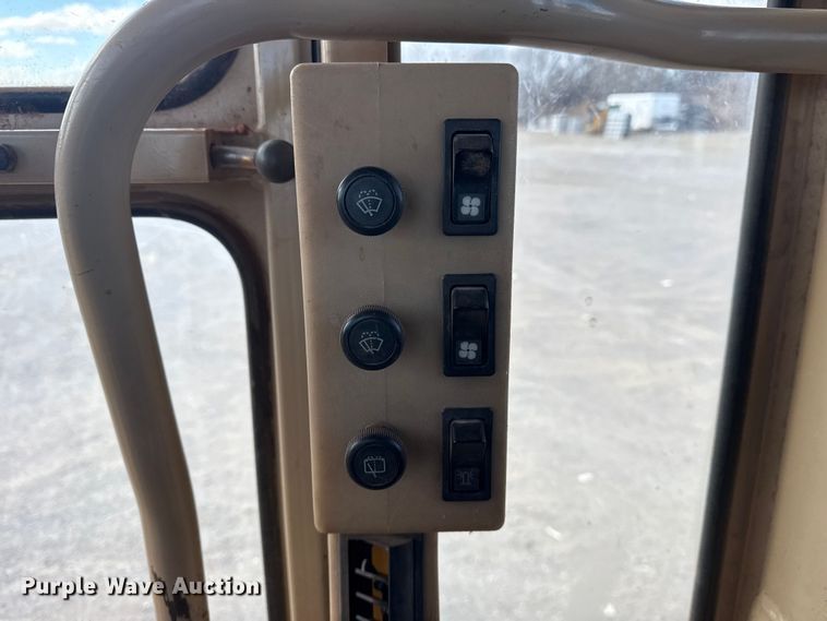 image for item DQ4226 2006 Caterpillar 160H motor grader