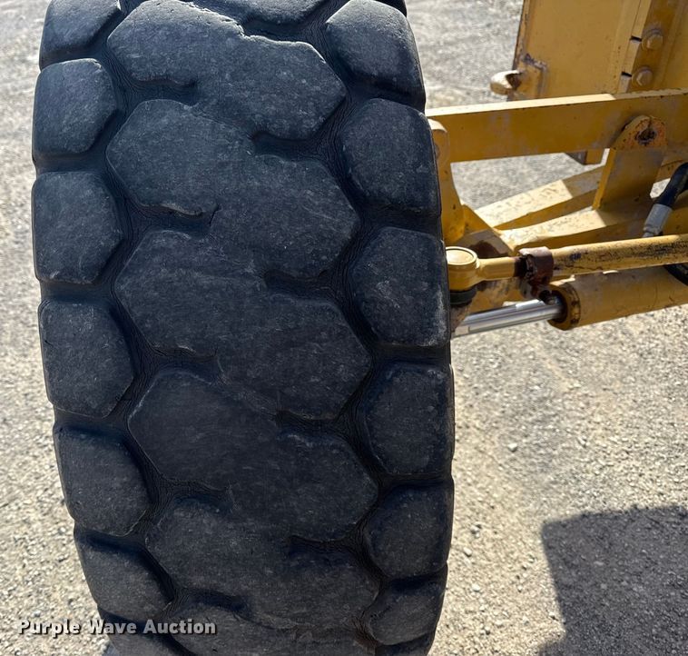 image for item DQ4226 2006 Caterpillar 160H motor grader