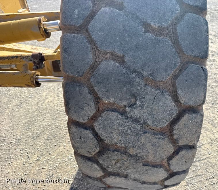 image for item DQ4226 2006 Caterpillar 160H motor grader