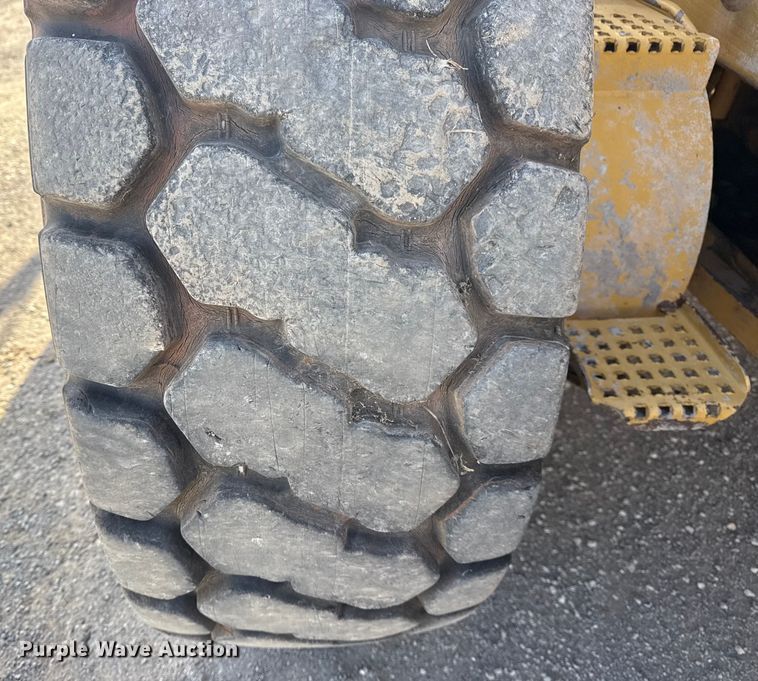 image for item DQ4226 2006 Caterpillar 160H motor grader