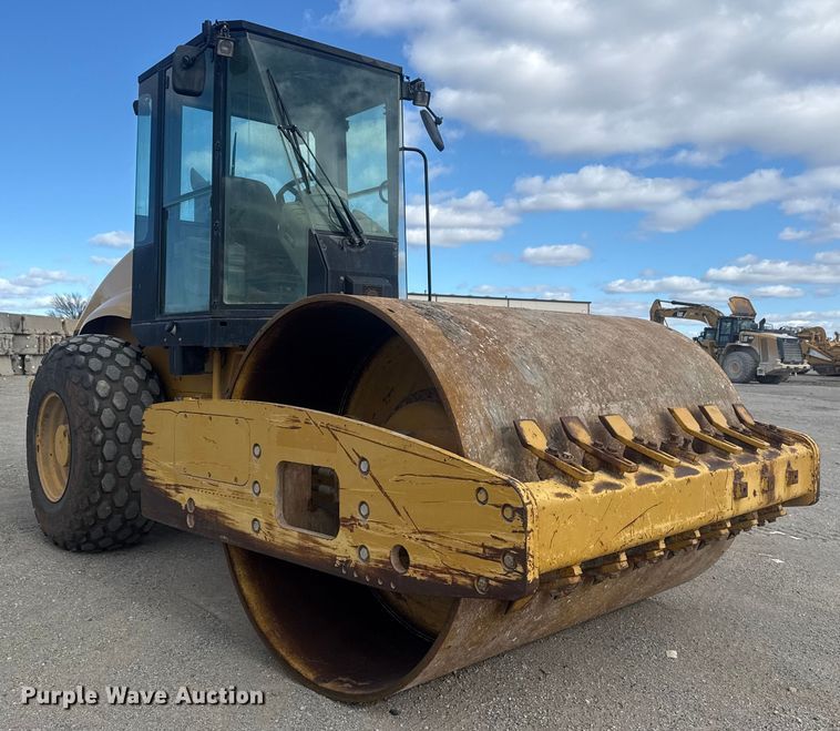 image for item DQ4227 2007 Caterpillar CS563 single drum vibratory roller