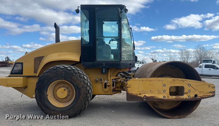 image for item DQ4227 2007 Caterpillar CS563 single drum vibratory roller