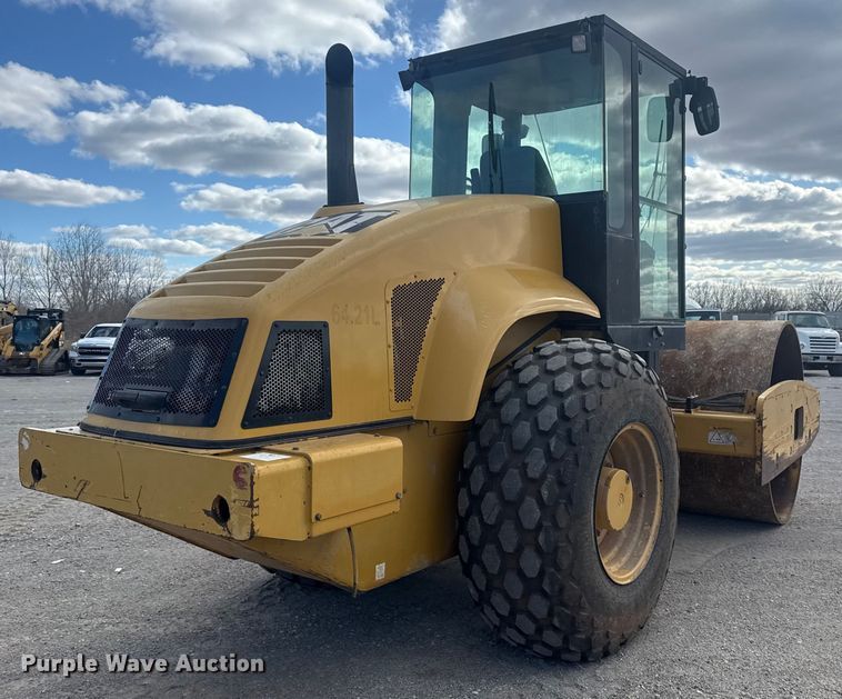 image for item DQ4227 2007 Caterpillar CS563 single drum vibratory roller