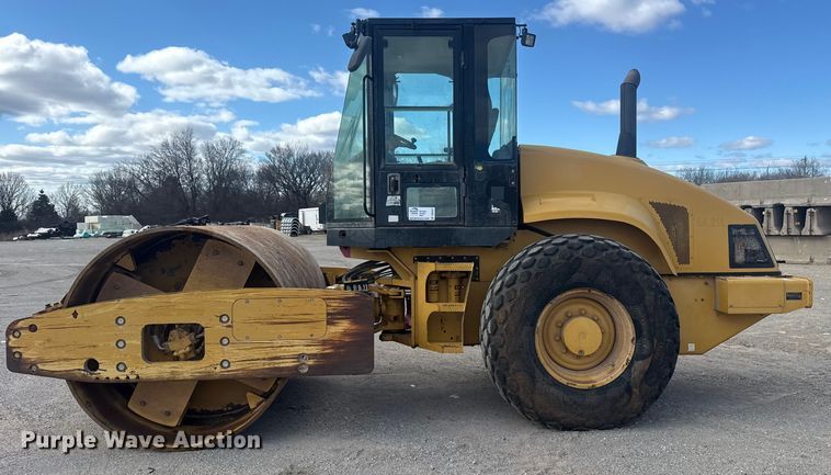 image for item DQ4227 2007 Caterpillar CS563 single drum vibratory roller