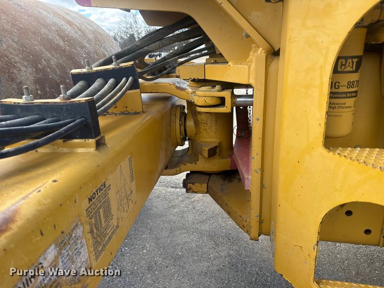 image for item DQ4227 2007 Caterpillar CS563 single drum vibratory roller