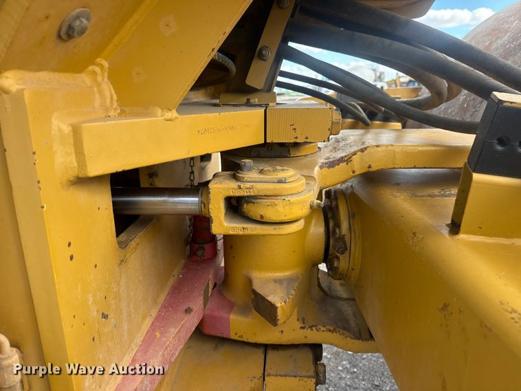 image for item DQ4227 2007 Caterpillar CS563 single drum vibratory roller
