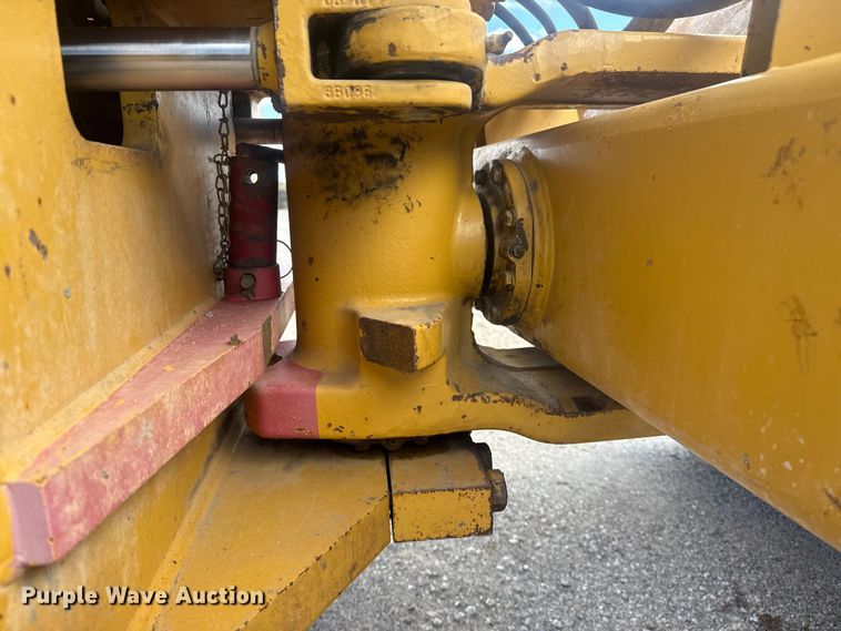 image for item DQ4227 2007 Caterpillar CS563 single drum vibratory roller