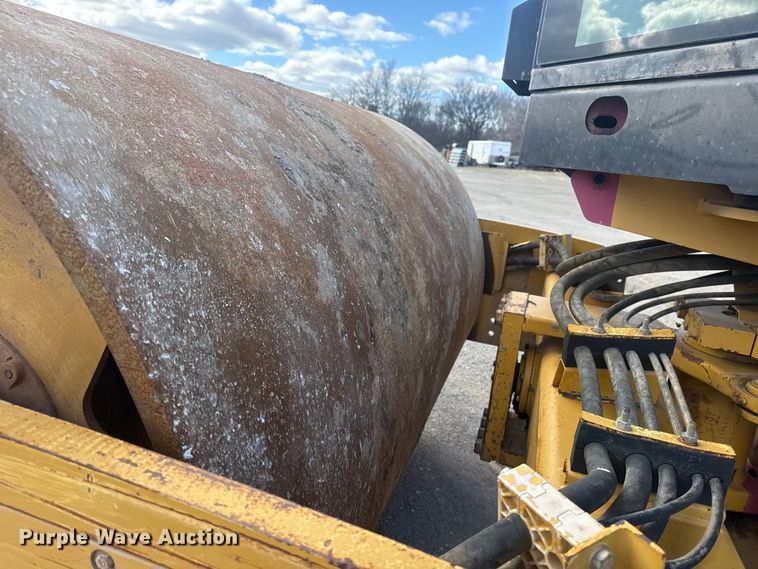 image for item DQ4227 2007 Caterpillar CS563 single drum vibratory roller
