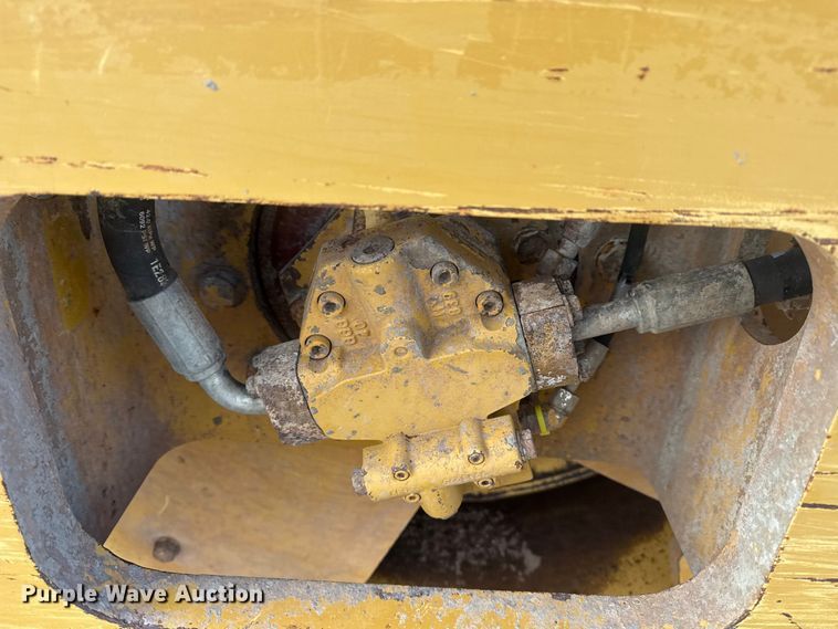 image for item DQ4227 2007 Caterpillar CS563 single drum vibratory roller