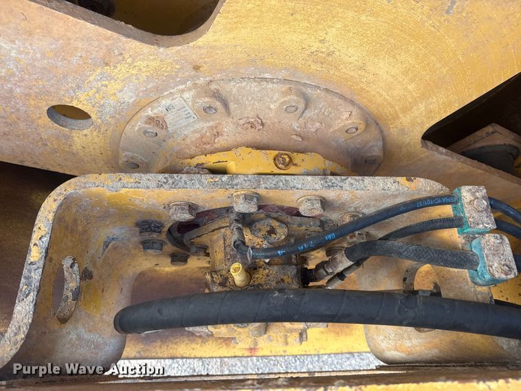 image for item DQ4227 2007 Caterpillar CS563 single drum vibratory roller