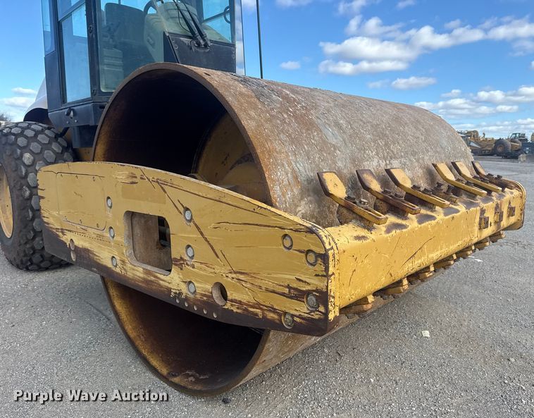 image for item DQ4227 2007 Caterpillar CS563 single drum vibratory roller
