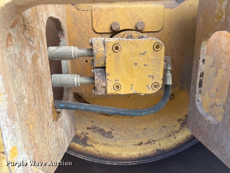 image for item DQ4227 2007 Caterpillar CS563 single drum vibratory roller